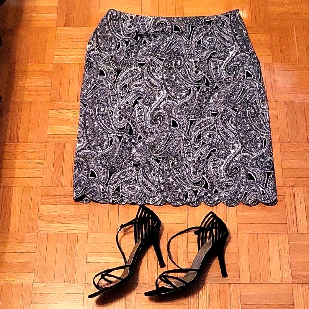 FLASH SALE! Paisley Print Stretch Pencil Skirt, Black & White, Scalloped Hem, 8
